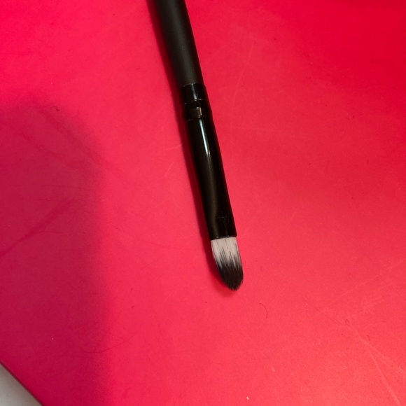 BUNDLE of #7 MAKEUP BRUSHES. #7/$25. Assorted select by name and number. - Picture 8 of 16